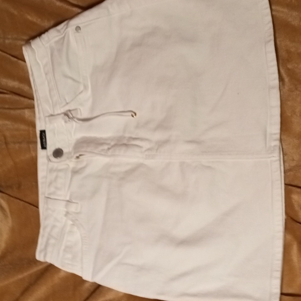 White denim skirt
